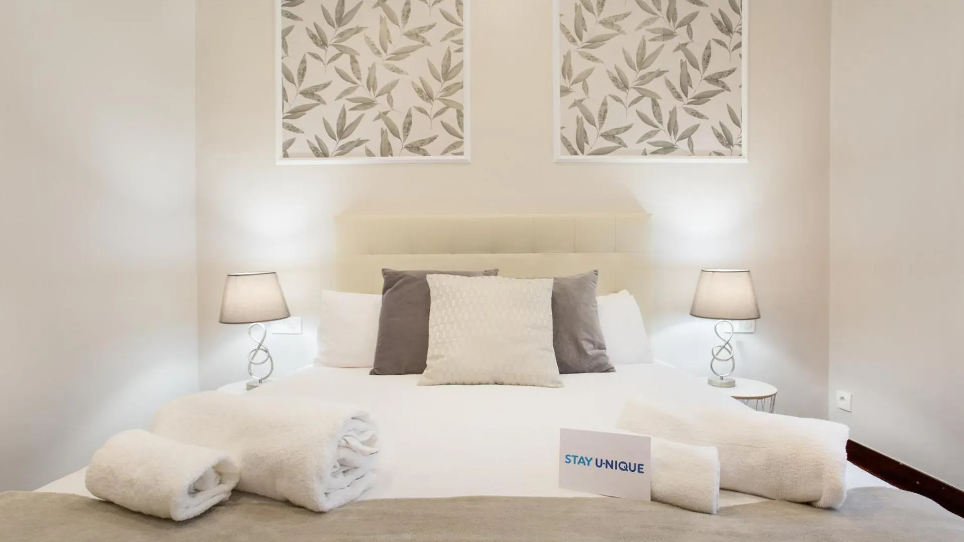 Stay U-Nique Apartments Calvet 바르셀로나 0*,  스페인
